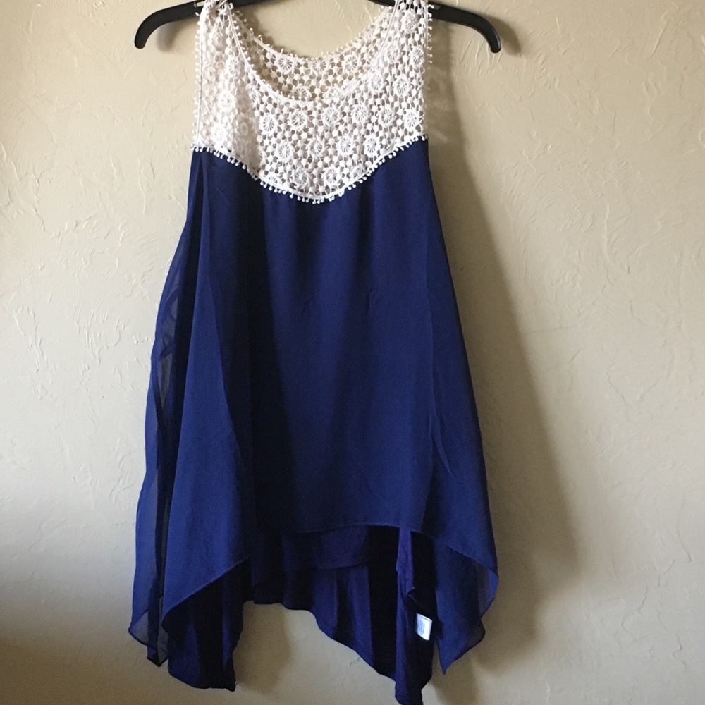 EUC NAÏF Oversized Navy w/cream crochet top